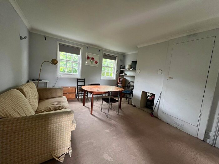 3 Bedroom Flat To Rent In Hill Farm, North Kensington, W10