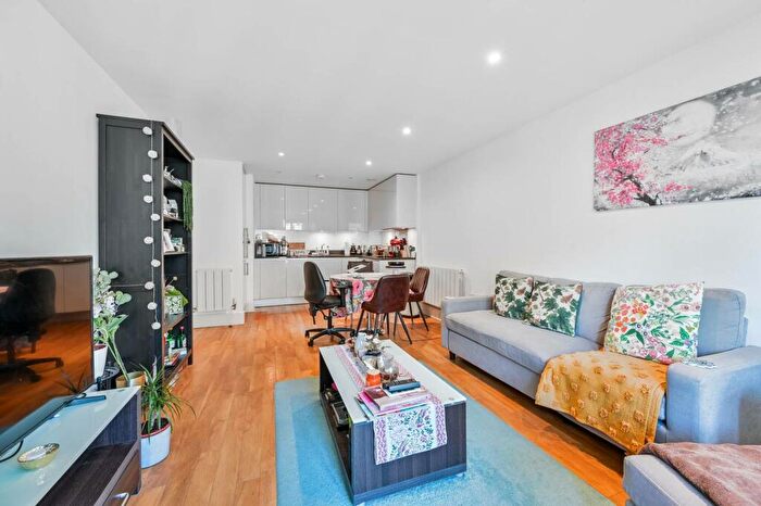 2 Bedroom Flat To Rent In West Carriage House, Royal Carriage Mews, Woolwich, London, SE18