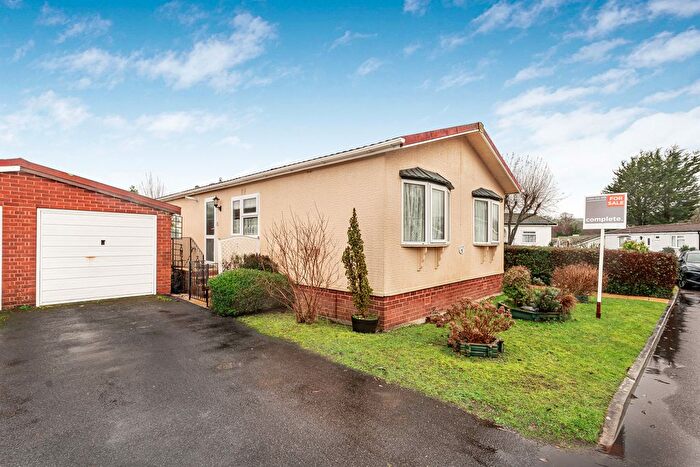 2 Bedroom Park Home For Sale In Lakeside Close, New Park, Bovey Tracey, TQ13