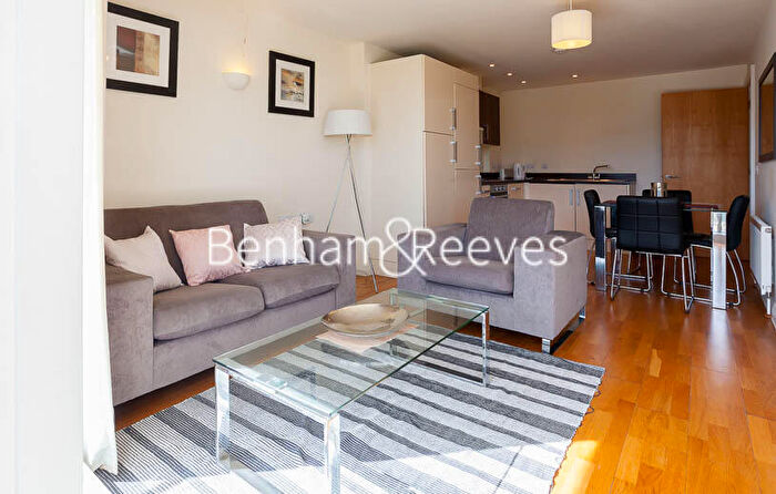 2 Bedroom Apartment To Rent In Ingot Tower, Canary Wharf, E14