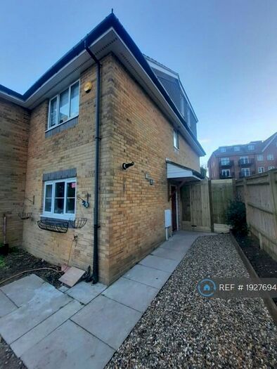 4 Bedroom End Of Terrace House To Rent In Whitmead Close, South Croydon, CR2