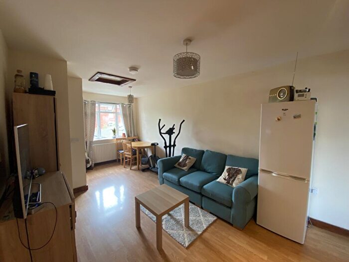 1 Bedroom Flat To Rent In Warren Avenue, Southampton, SO16