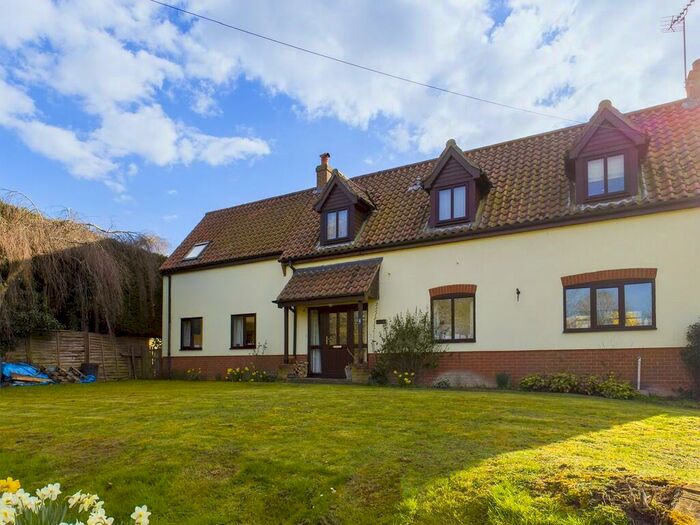 4 Bedroom Detached House For Sale In The Common, Stuston, IP21