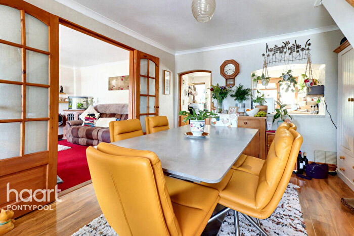 2 Bedroom Cottage For Sale In Elizabeth Row, Pontypool, NP4