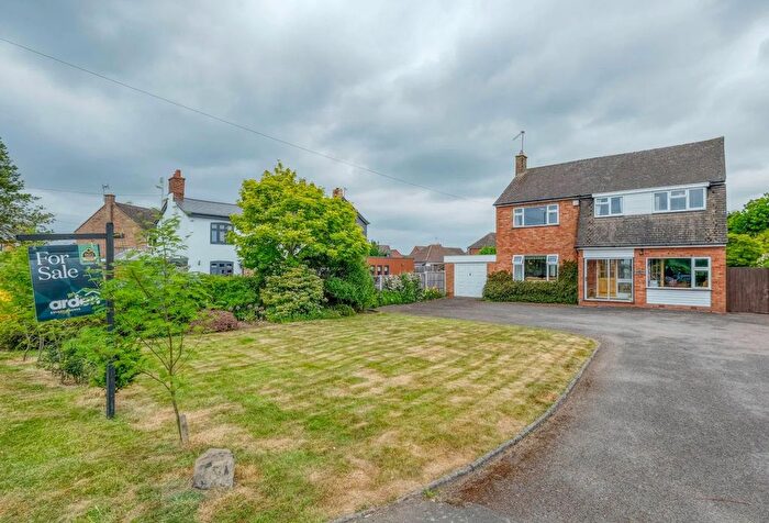 4 Bedroom Detached House For Sale In Bromsgrove Road, Studley, B80