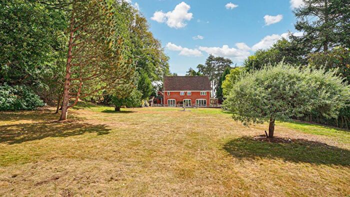 4 Bedroom Detached House For Sale In Pinfold Pond, Woburn, MK17