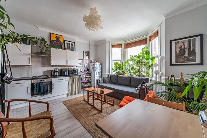 1 Bedroom Flat To Rent In Streatham High Road, SW16
