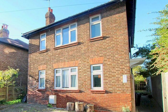 1 Bedroom Flat To Rent In West Sheen Vale, Richmond, TW9