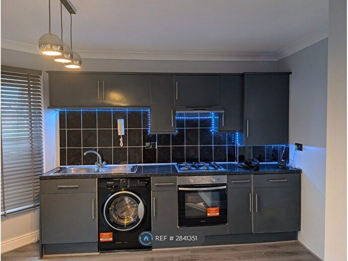 1 Bedroom Flat To Rent In Leavesden Road, Watford, WD24