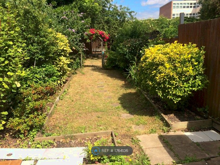 4 Bedroom End Of Terrace House To Rent In Strafford Road, Hounslow, TW3