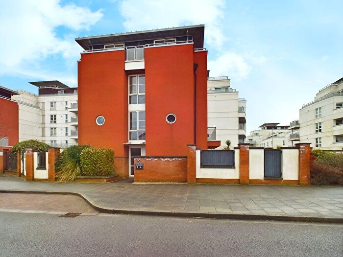 2 Bedroom Flat For Sale In Watkin Road, Leicester, LE2