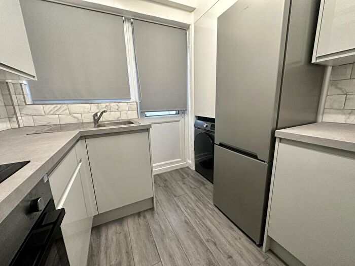 2 Bedroom Maisonette To Rent In Alberta Avenue, Cheam, SM1