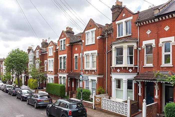 2 Bedroom Flat To Rent In Comyn Road, Clapham, London, SW11