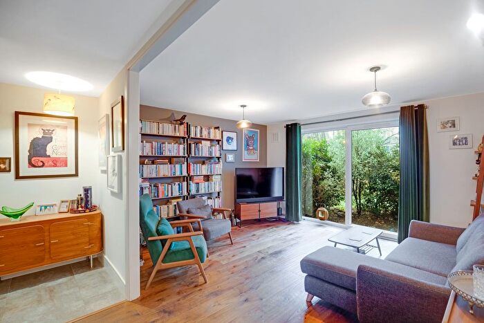 2 Bedroom Flat For Sale In Thorburn Square, Bermondsey, SE1