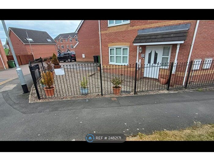 4 Bedroom Semi-Detached House To Rent In Gascoigne Road, Wakefield, WF3
