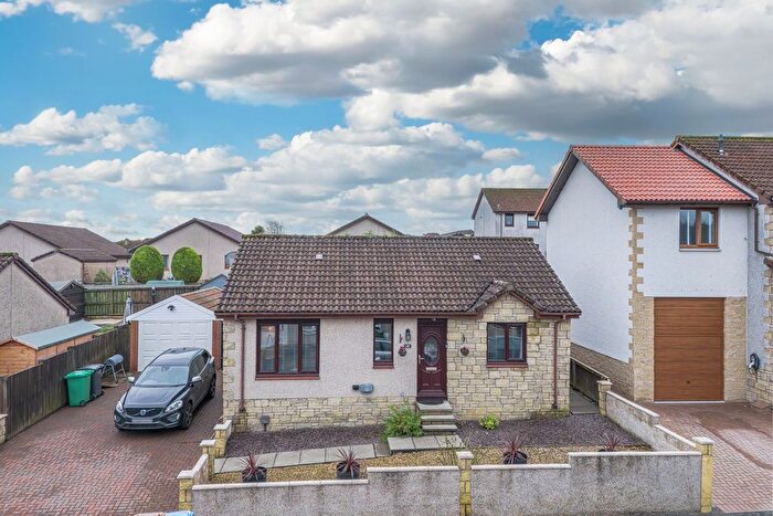 2 Bedroom Detached Bungalow For Sale In Laurel Avenue, Kelty, KY4