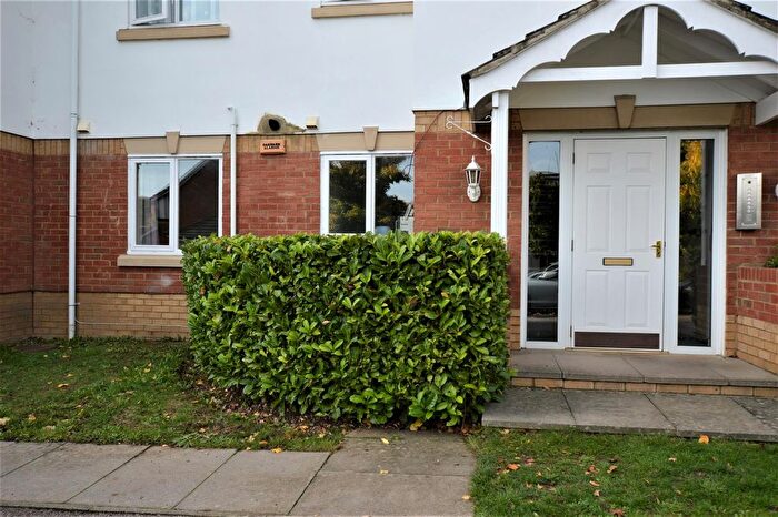 2 Bedroom Flat To Rent In Basildon Close, Watford, WD18