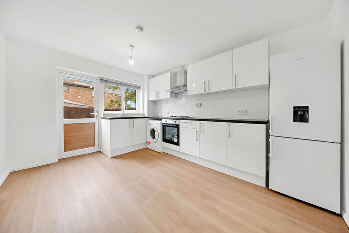 3 Bedroom Maisonette To Rent In Birch Close, London, E16