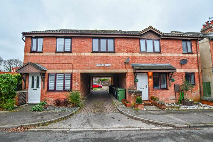 1 Bedroom Flat For Sale In Regency Court, Burleigh Road, St. Albans, AL1