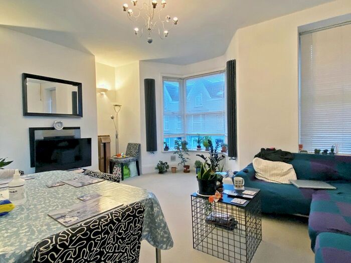 3 Bedroom Flat To Rent In Gwydr Crescent, Uplands, Swansea, SA2