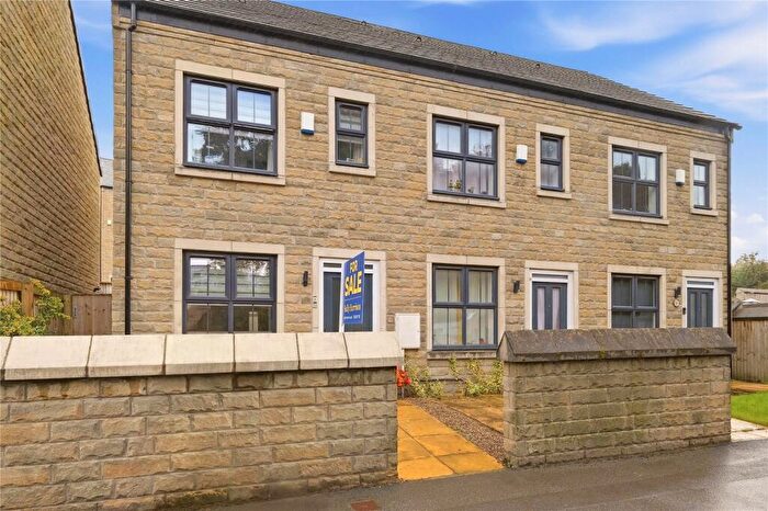3 Bedroom Mews For Sale In Long Ing Lane, Barnoldswick, Lancashire, BB18