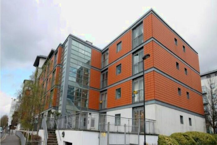 1 Bedroom Flat To Rent In Holland Gardens, Brentford, TW8