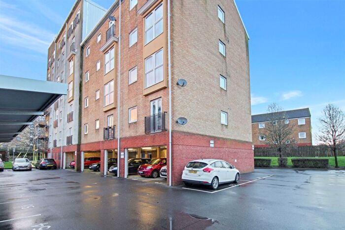 2 Bedroom Flat To Rent In Carpathia Drive, Southampton, SO14