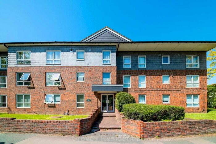 1 Bedroom Flat To Rent In The Avenue, Worcester Park, KT4