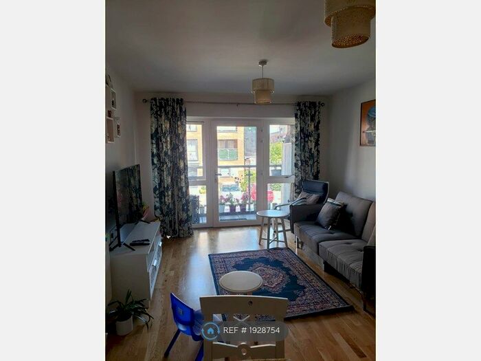 2 Bedroom Flat To Rent In Arla Place, Ruislip, HA4