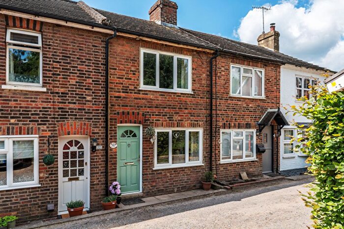 2 Bedroom Terraced House For Sale In Sunnyside, Edenbridge, Kent, TN8