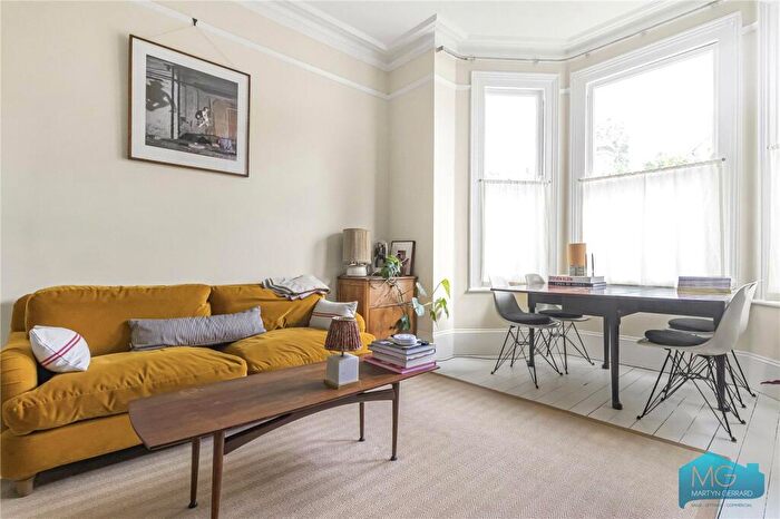 2 Bedroom Apartment For Sale In Sutton Road, London, N10