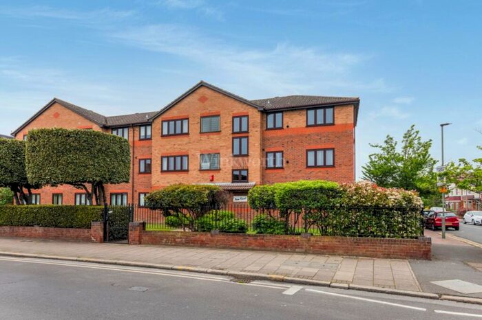Apartment To Rent In Croydon Road, Beckenham, BR3