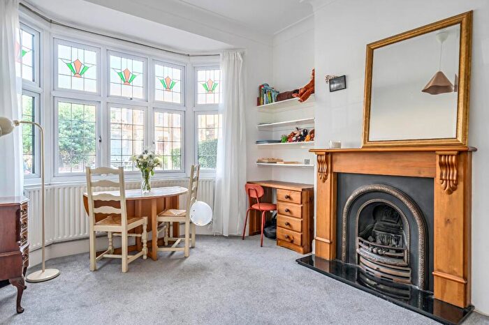 2 Bedroom Apartment To Rent In Elsinore Road, London, SE23