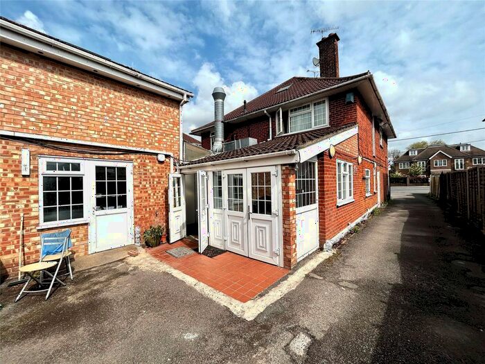 4 Bedroom Maisonette To Rent In Reading Road, Winnersh, Wokingham, Berkshire, RG41