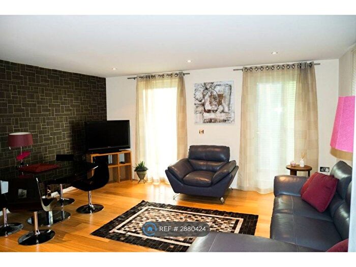 2 Bedroom Flat To Rent In Warren Close, Cambridge, CB2