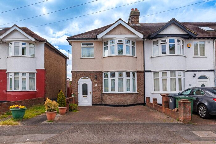 3 Bedroom End Of Terrace House For Sale In Alpha Road, Chingford, E4