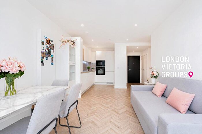 2 Bedroom Apartment To Rent In Makers Yard, London, E3