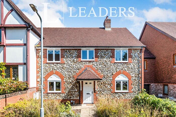4 Bedroom House To Rent In Walhatch Close, RH18
