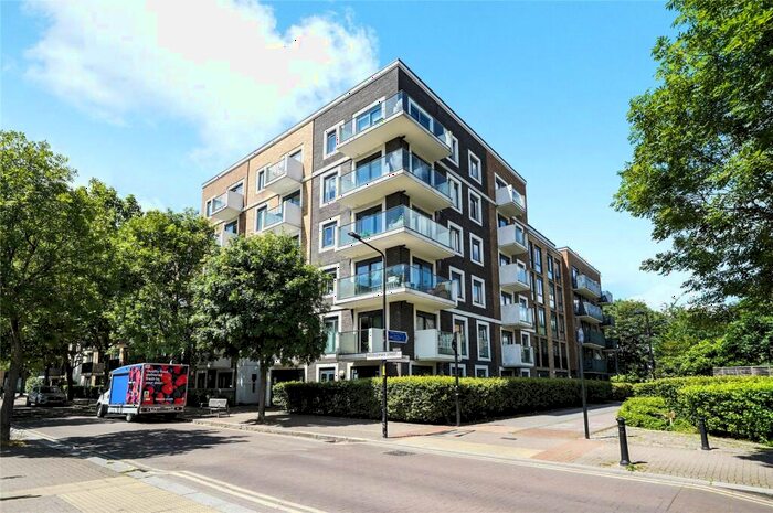 1 Bedroom Flat To Rent In Fairmont House, Canada Water, SE16