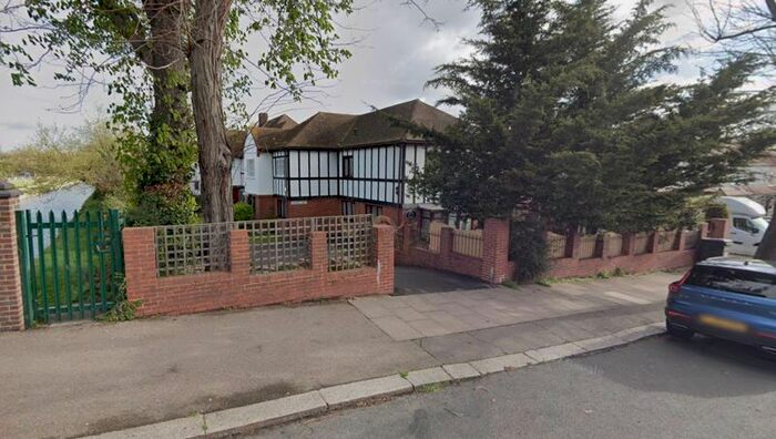 1 Bedroom Flat To Rent In Barrowell Green, London, N21