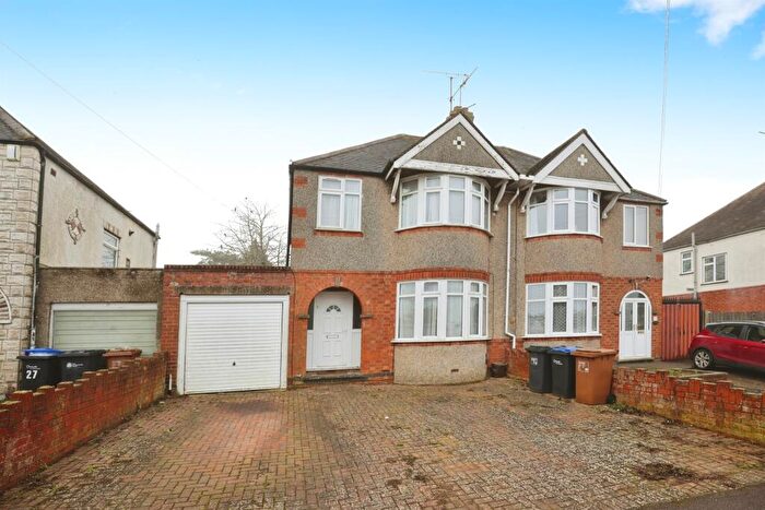 3 Bedroom Semi-Detached House For Sale In Gloucester Avenue, Northampton, NN4