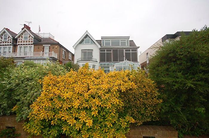 1 Bedroom Flat To Rent In Cliff Parade, Leigh-On-Sea, SS9