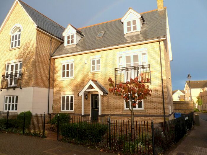3 Bedroom Semi-Detached House To Rent In Ravenswood Avenue, Ipswich IP3