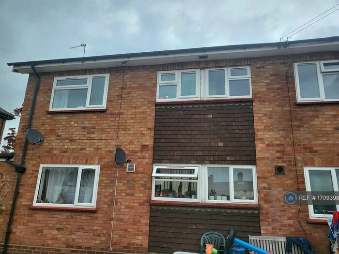 2 Bedroom Flat To Rent In Greenstead Court, Colchester, CO1