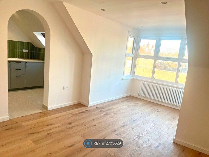 1 Bedroom Flat To Rent In Pilligrims Close, London, N13