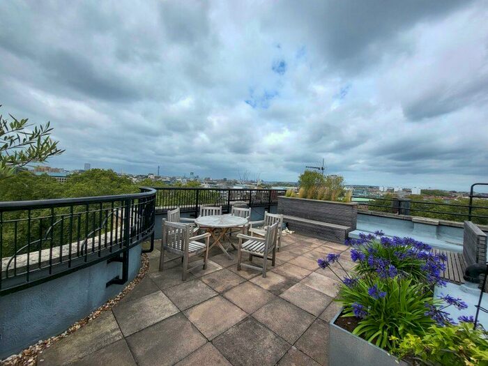 1 Bedroom Flat To Rent In Charterhouse Square, Barbican, - Bedroom Modern, EC1M