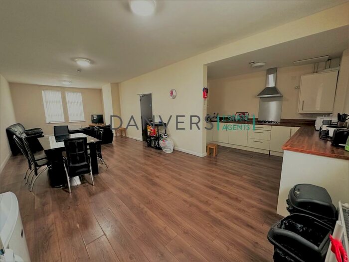 6 Bedroom Villa To Rent In Ridley Street, Leicester, LE3