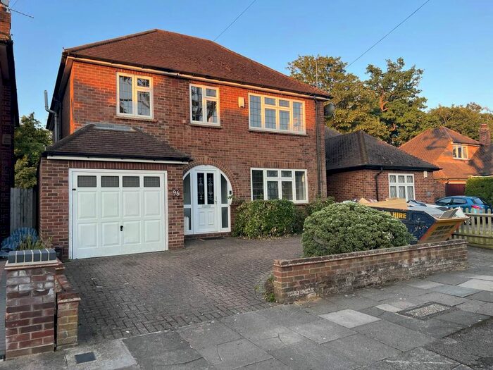 4 Bedroom Property To Rent In Woodland Drive, Cassiobury Estate, Watford, WD17