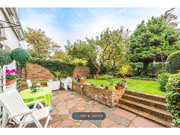 2 Bedroom Flat To Rent In Wimbledon Park Road, London, SW18