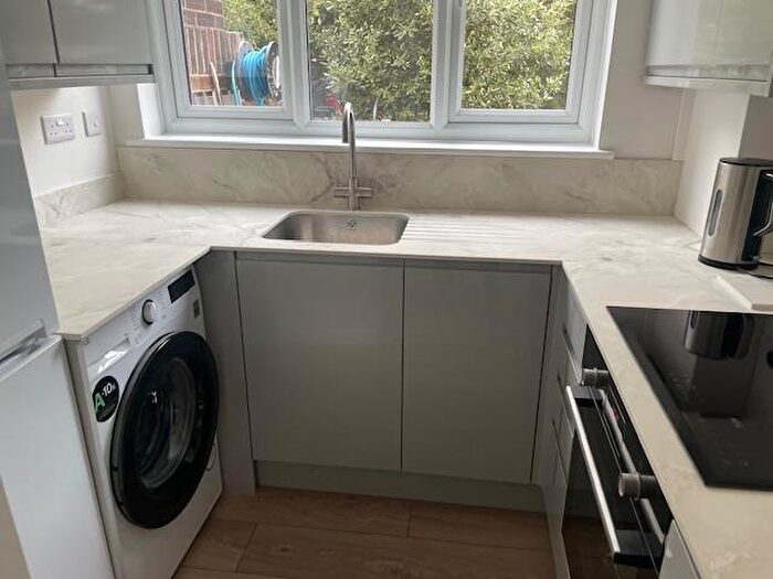 2 Bedroom Ground Maisonette To Rent In Lingfield Crescent, Welling, Kent, SE9